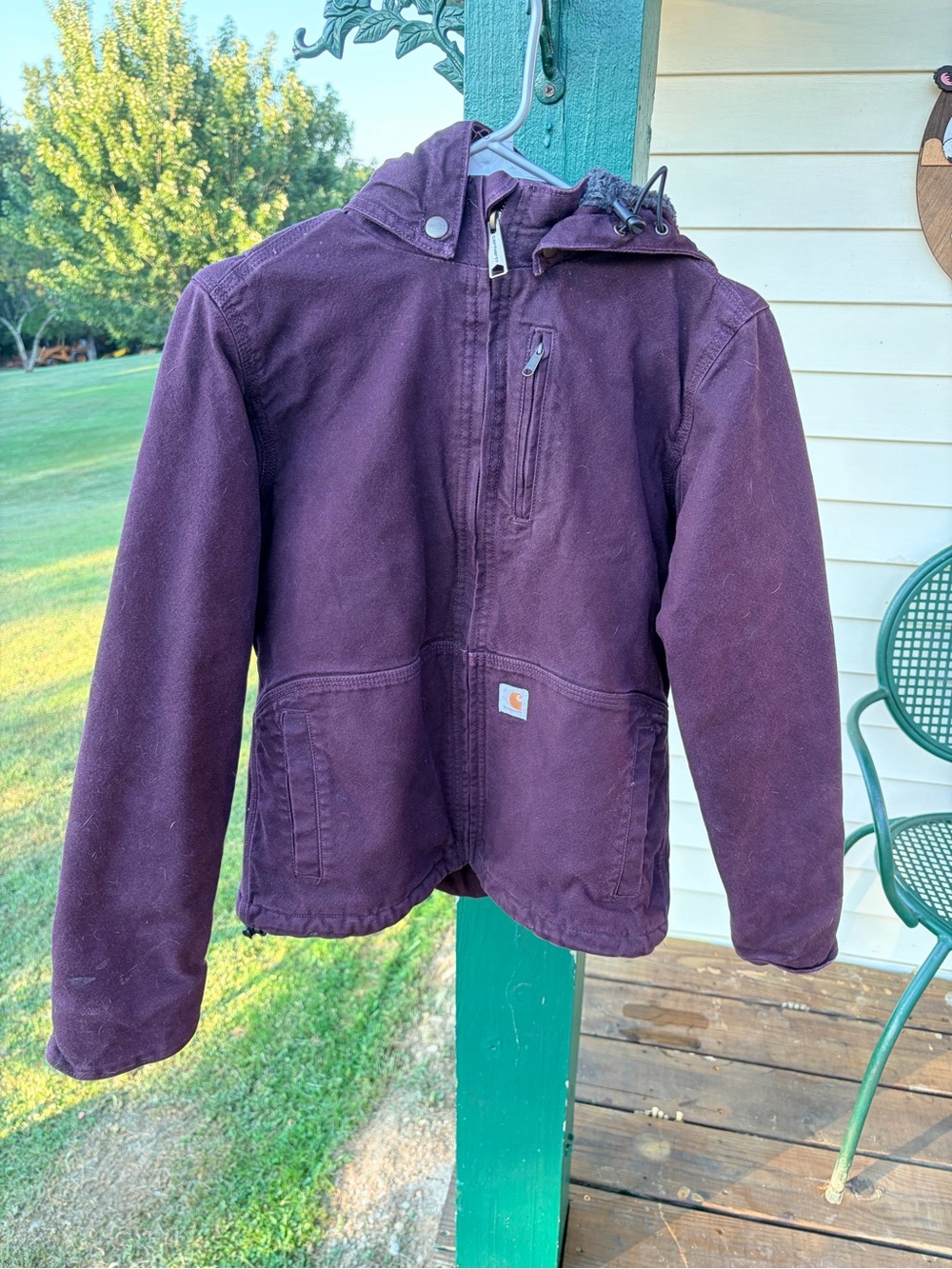 Carhartt  Hooded Work Jacket in Plum